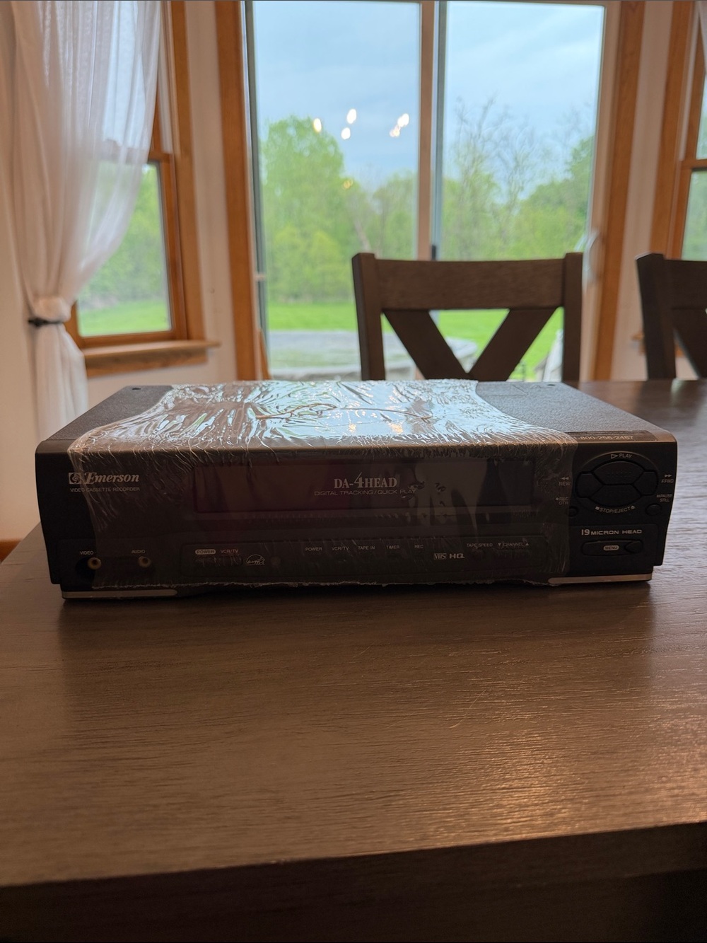 Emerson DA-4 Head VHS VCR in Black